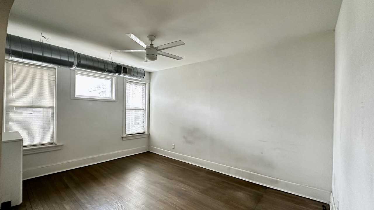 1254 West Addison Street - Photo 3 of 6