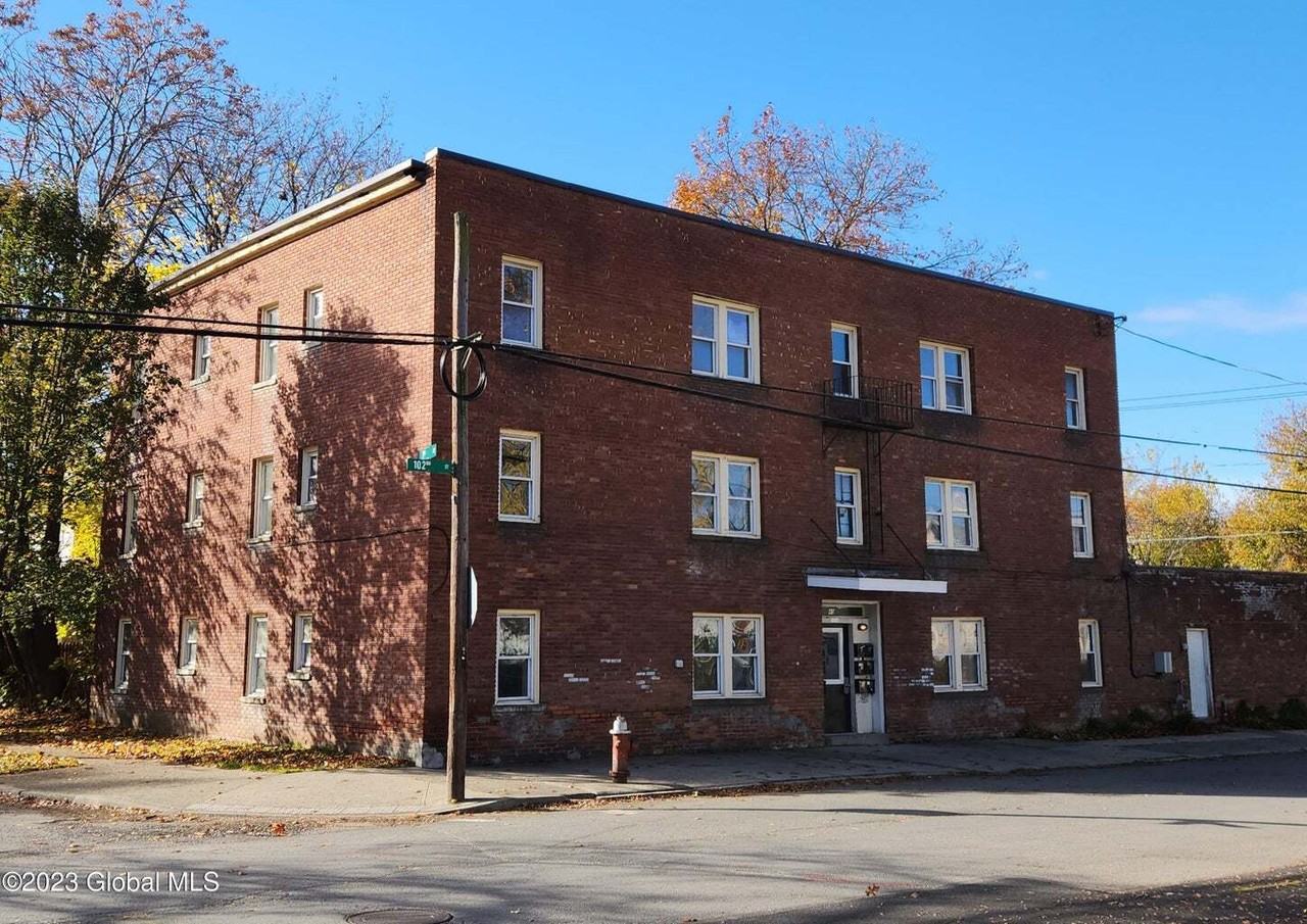 40 102nd Street - Photo 3 of 5