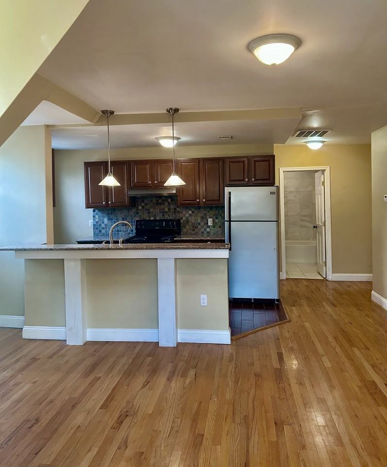 5825 Bartlett - Photo 3 of 14