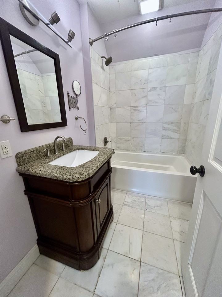 5825 Bartlett - Photo 4 of 14