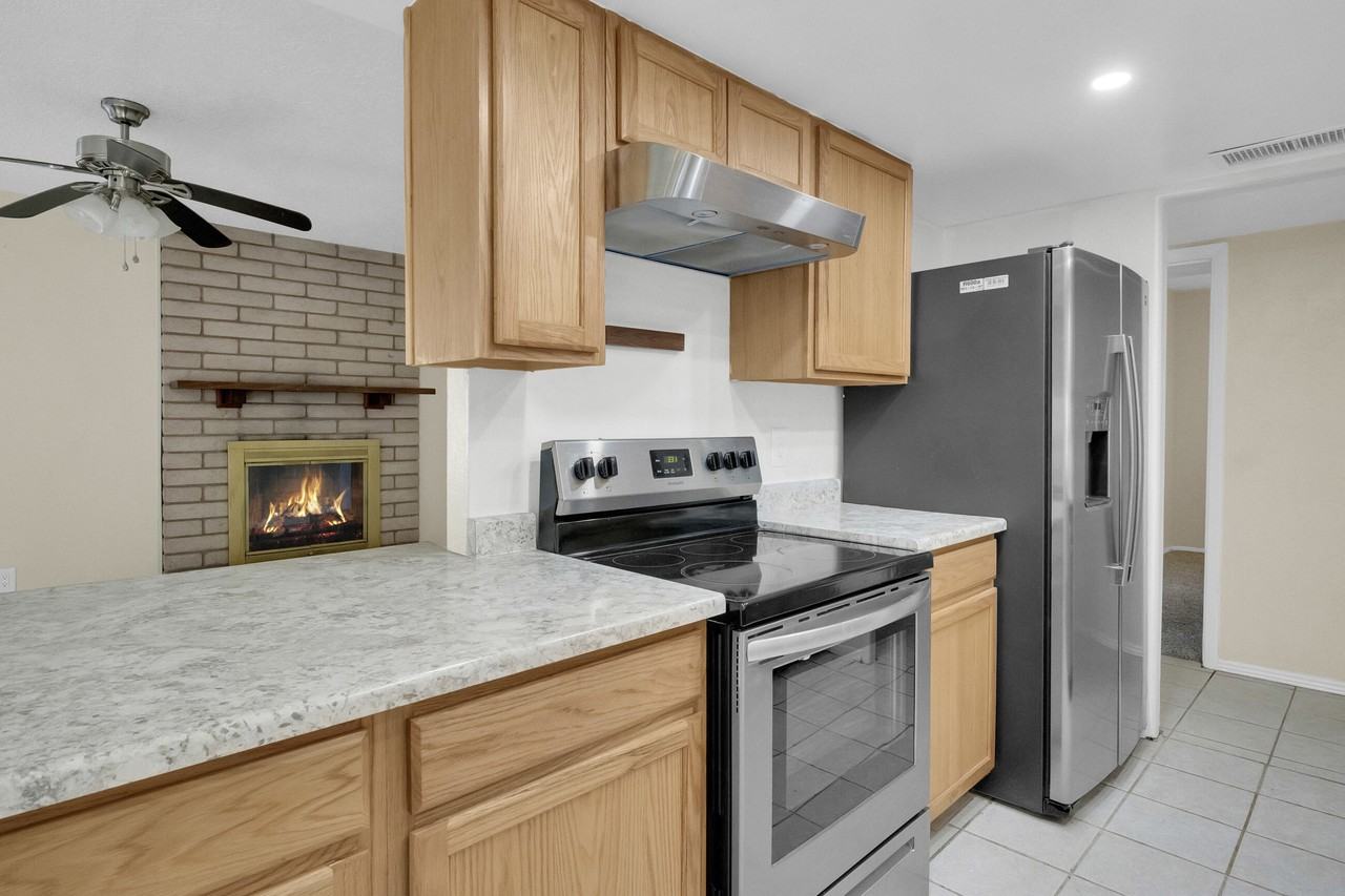 1950 Camelot Drive - Photo 3 of 21