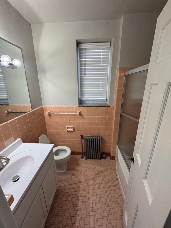 2515 Kemper Rd - Photo 4 of 5