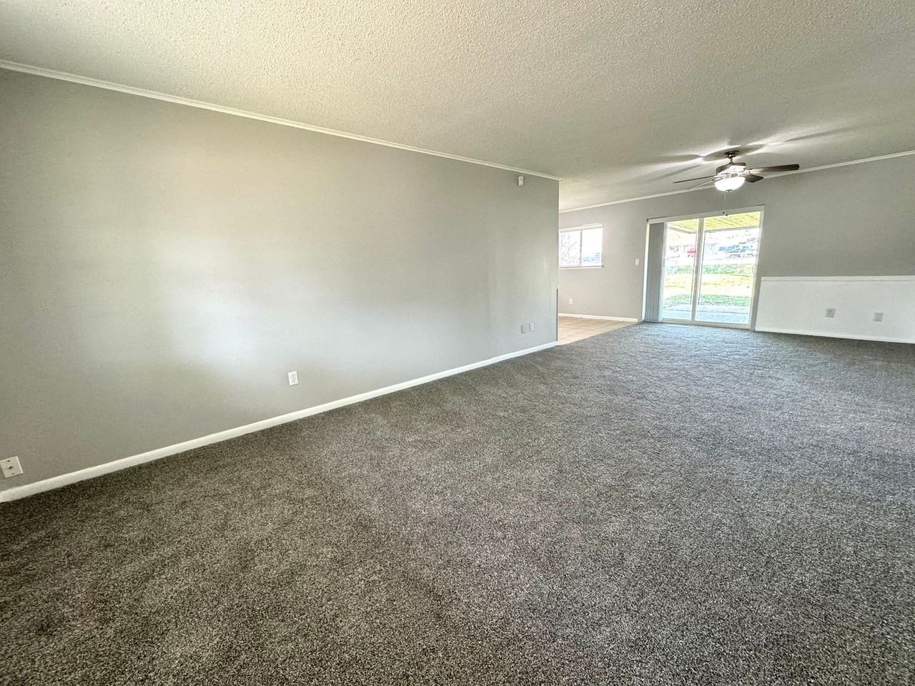 1105 N Fern Ave - Photo 3 of 29