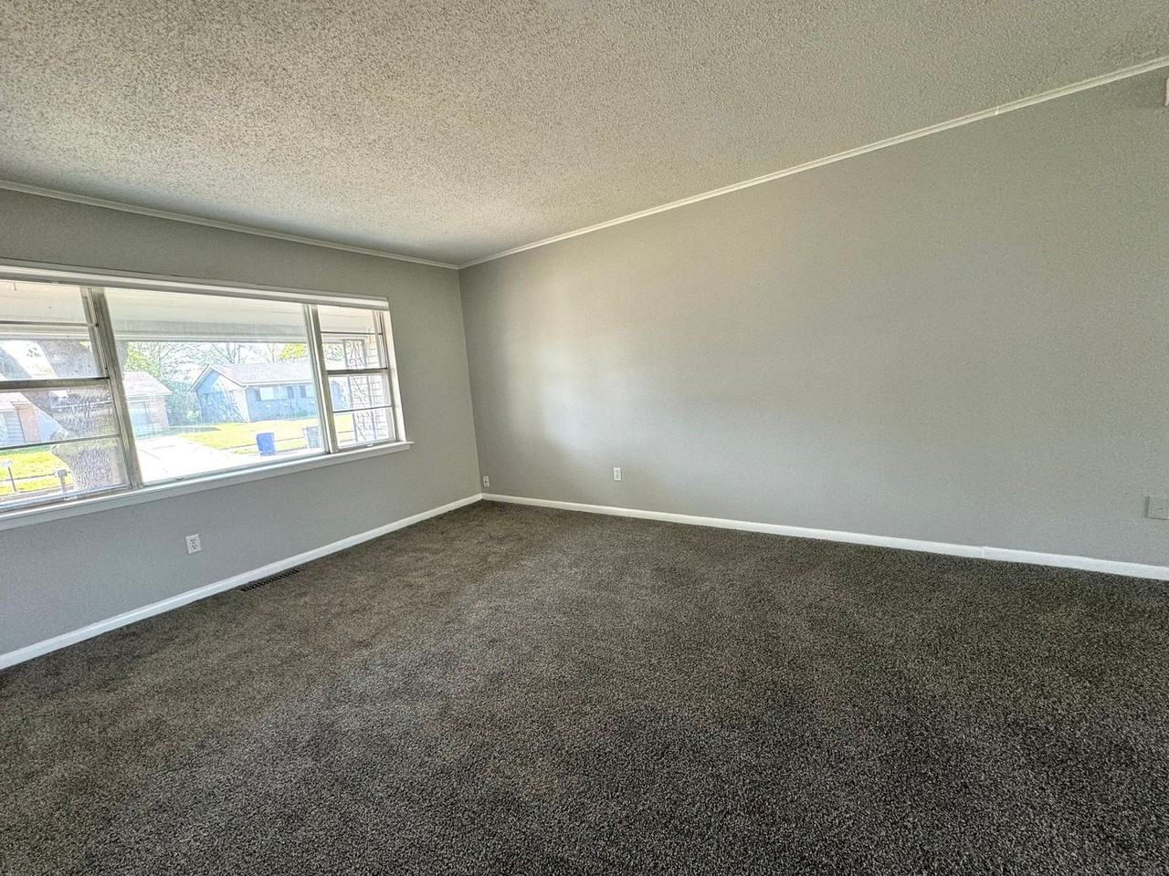 1105 N Fern Ave - Photo 6 of 29