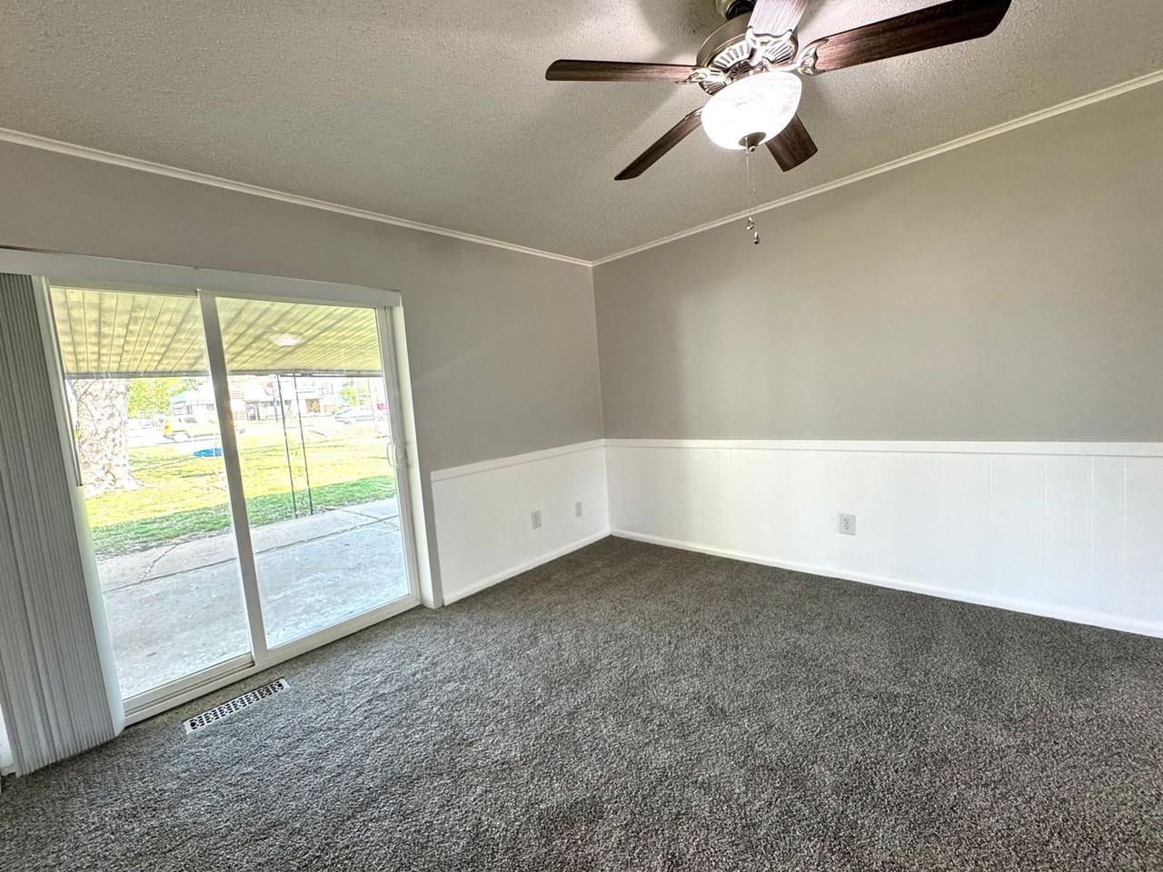 1105 N Fern Ave - Photo 7 of 29