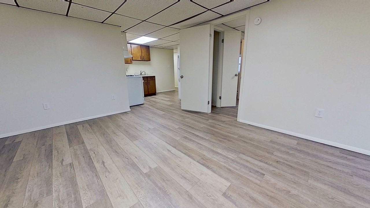 641 W Broadway - Photo 4 of 9