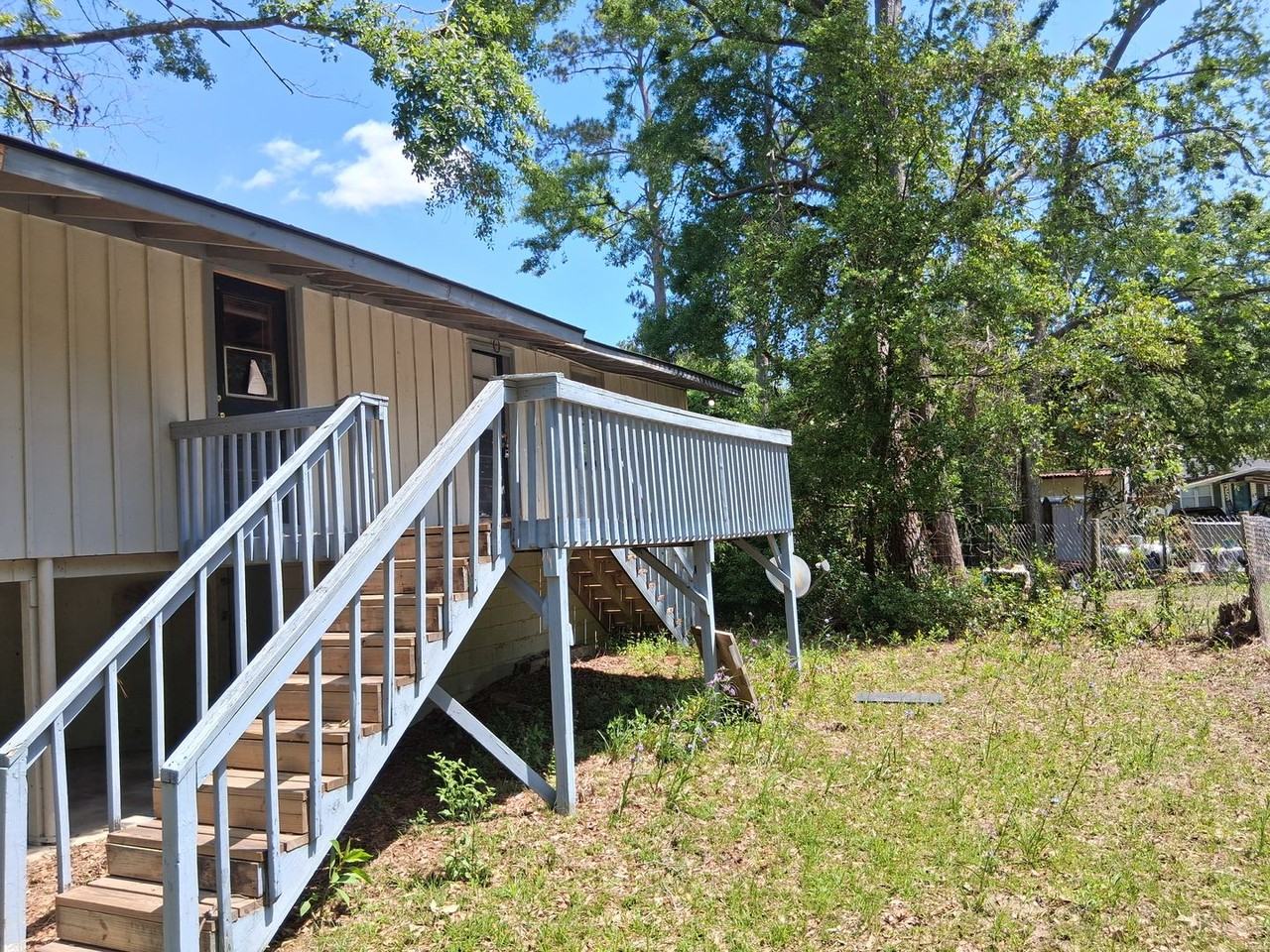 2150 1/2 Winston Ave - Photo 3 of 10