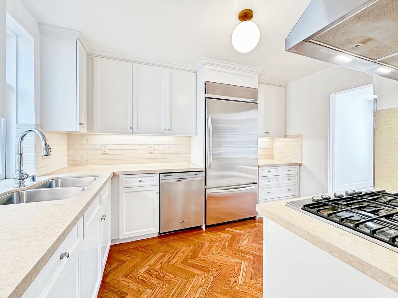 2999 Pacific Ave - Photo 5 of 25