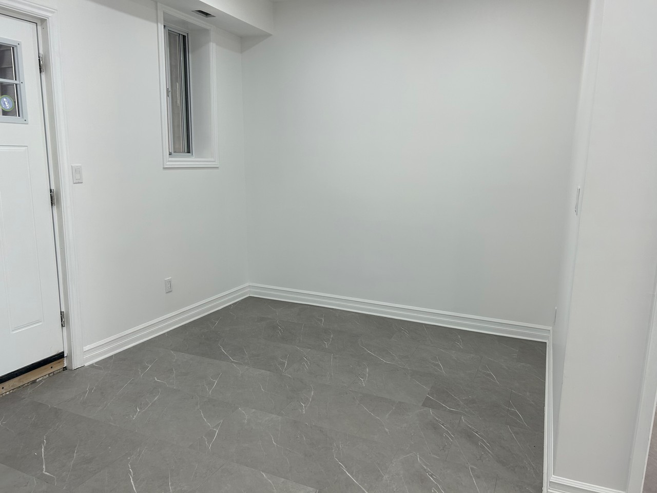 Ossington Ave & College St #2nd flr - Photo 4 of 12