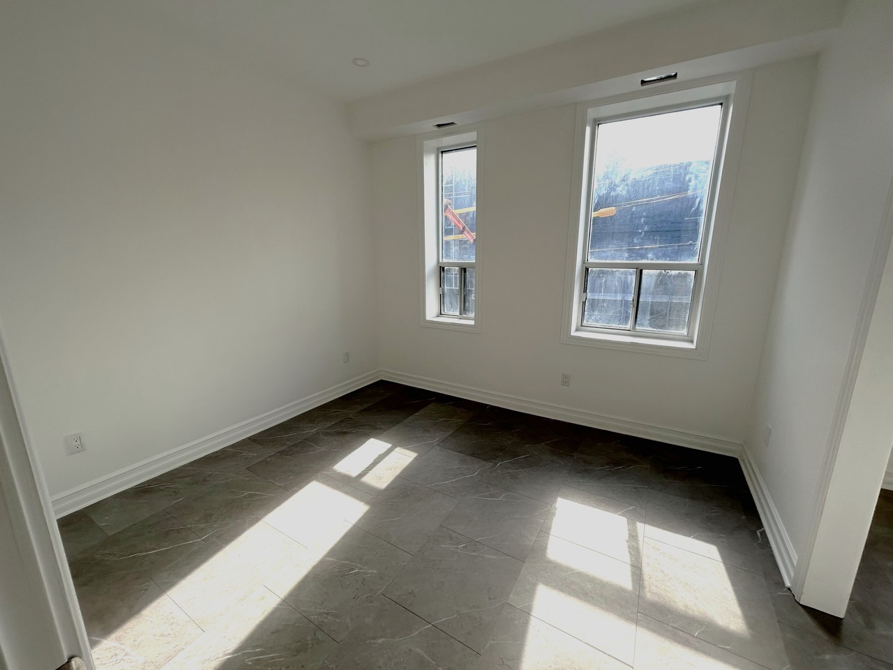 Ossington Ave & College St #2nd flr - Photo 7 of 12
