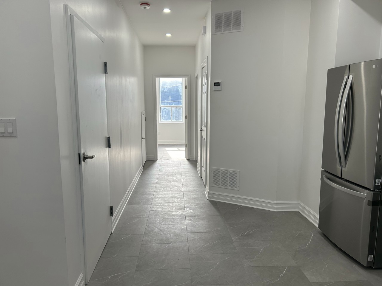 Ossington Ave & College St #2nd flr - Photo 5 of 12