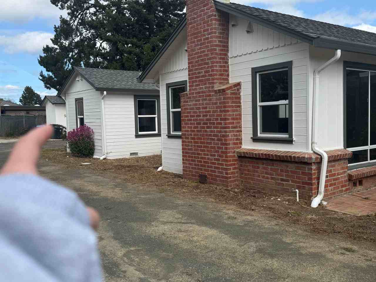 1060 Boranda Ave - Photo 2 of 18