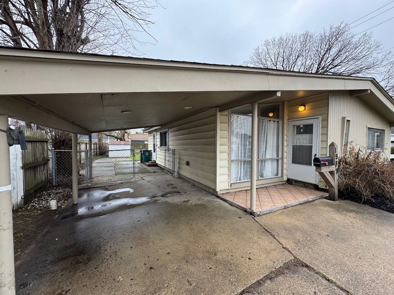 1989 Symes St - Photo 2 of 13