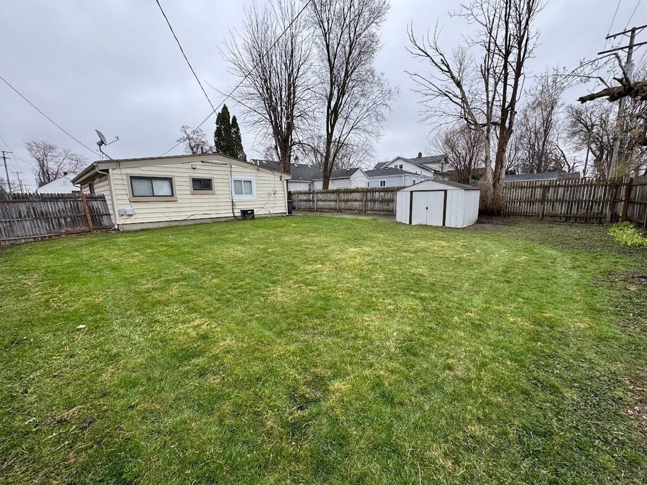 1989 Symes St - Photo 3 of 13