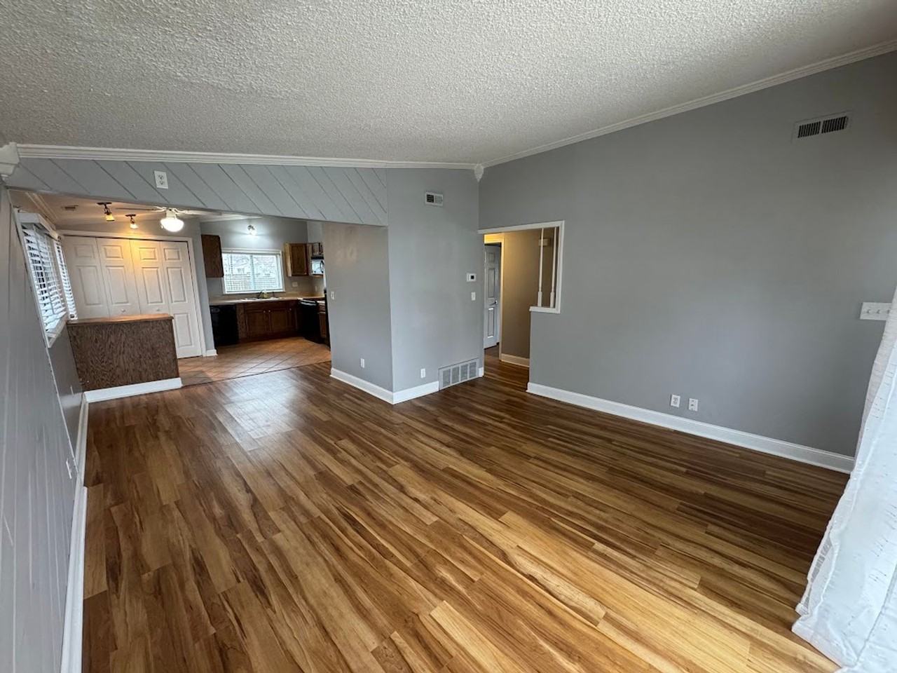 1989 Symes St - Photo 4 of 13