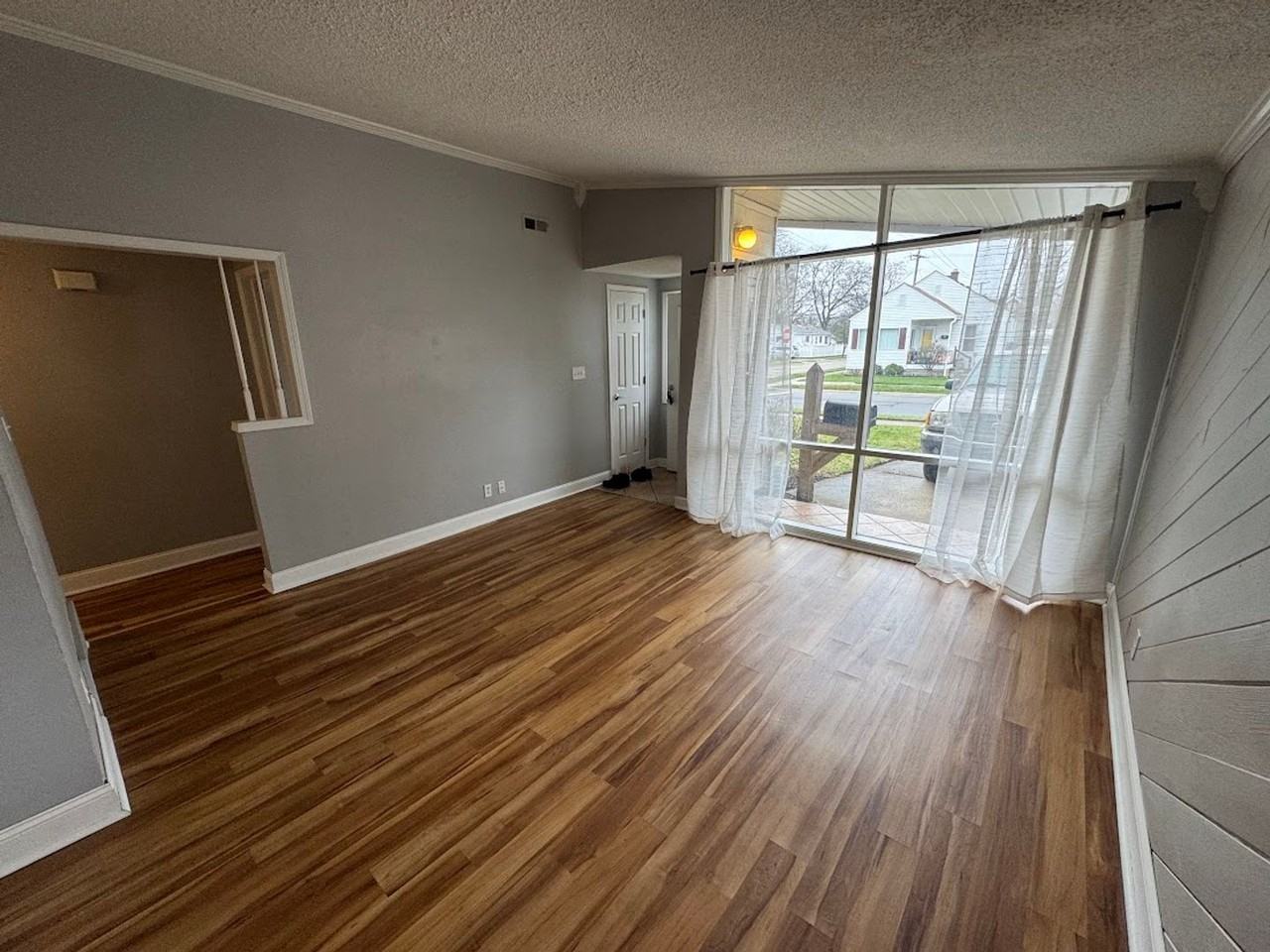 1989 Symes St - Photo 5 of 13