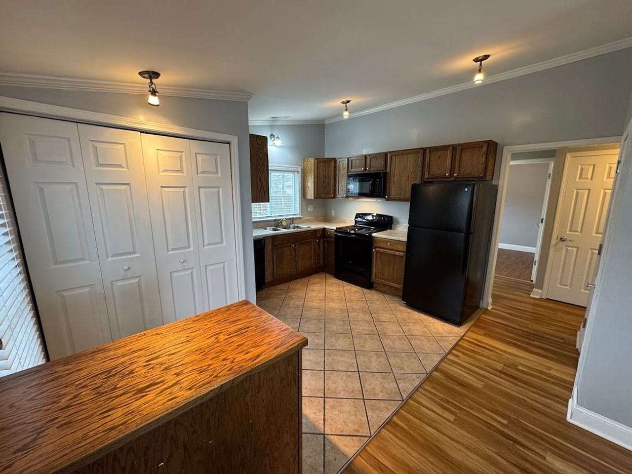 1989 Symes St - Photo 6 of 13