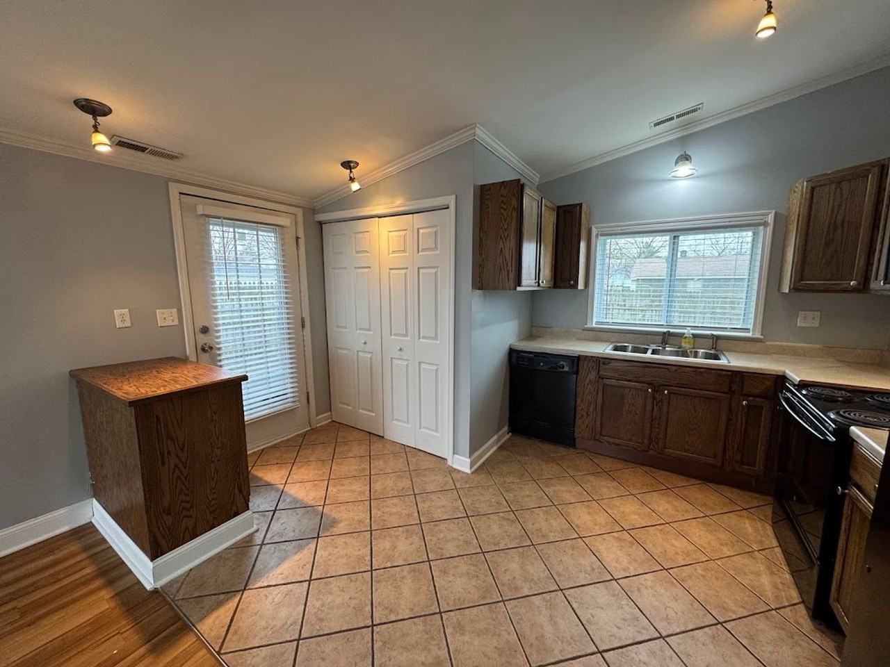 1989 Symes St - Photo 7 of 13