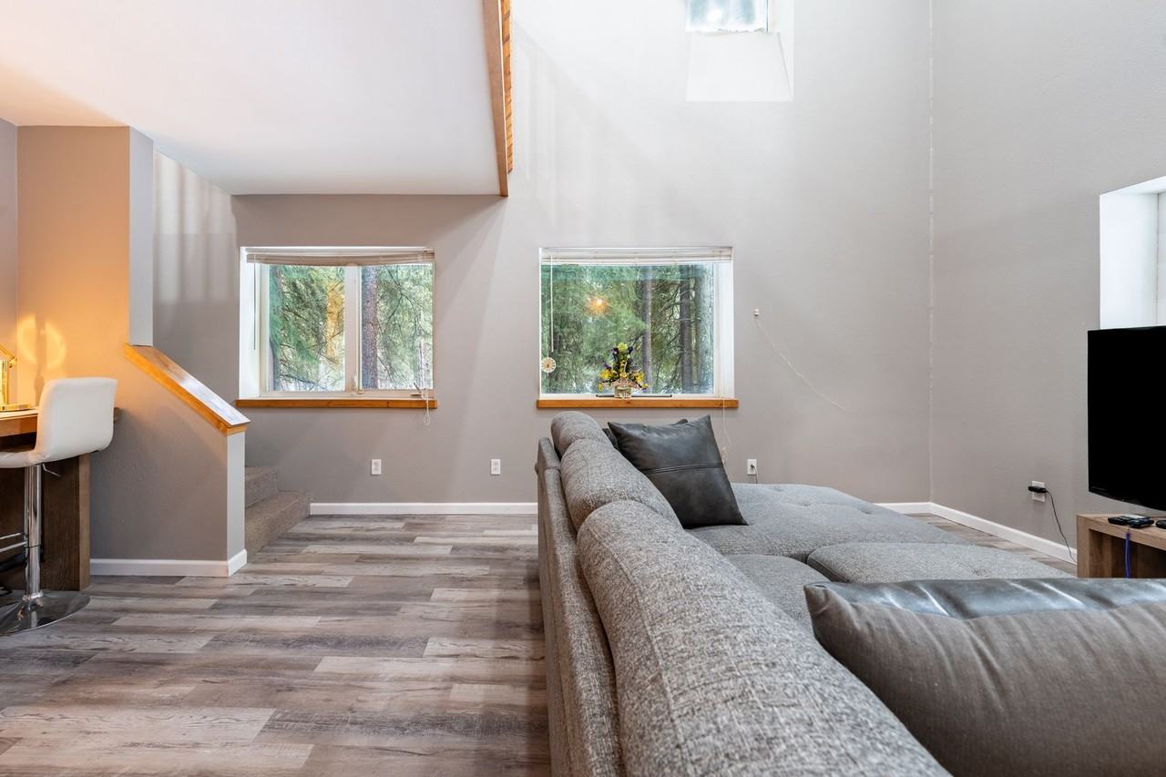 634 Cloud Rd - Photo 3 of 13