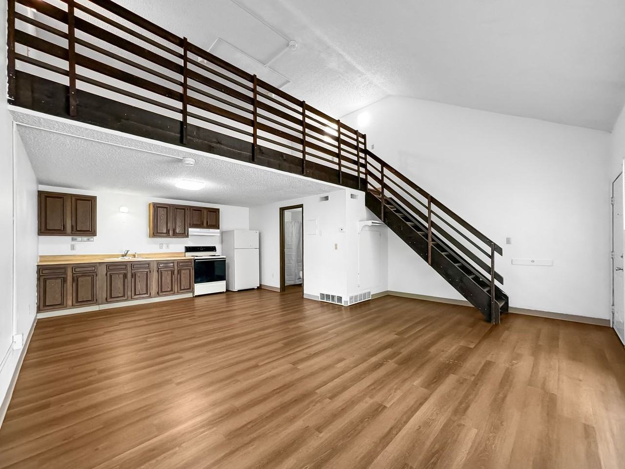 2317/2319 Knapp Street - Photo 4 of 36