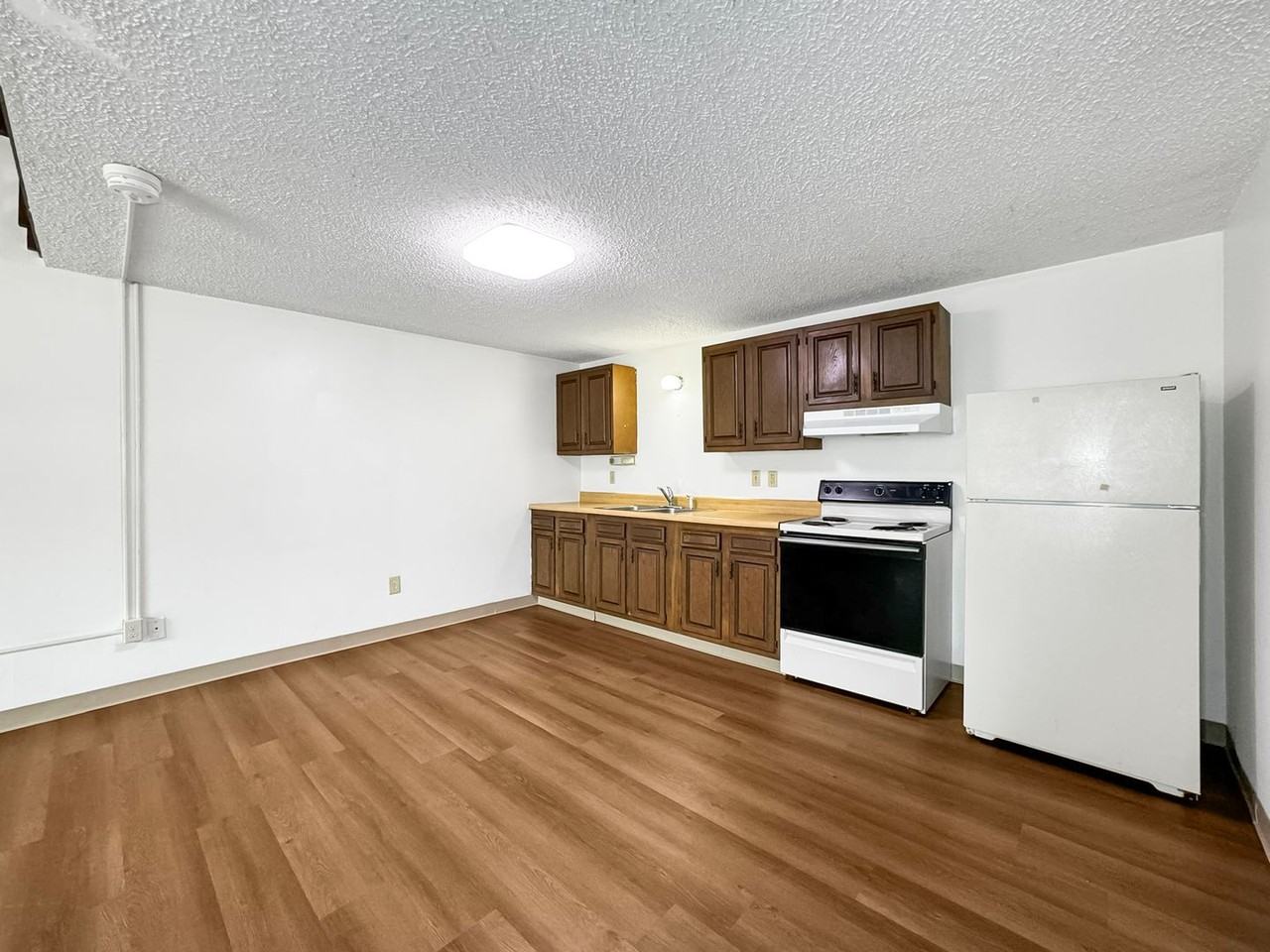 2317/2319 Knapp Street - Photo 7 of 36