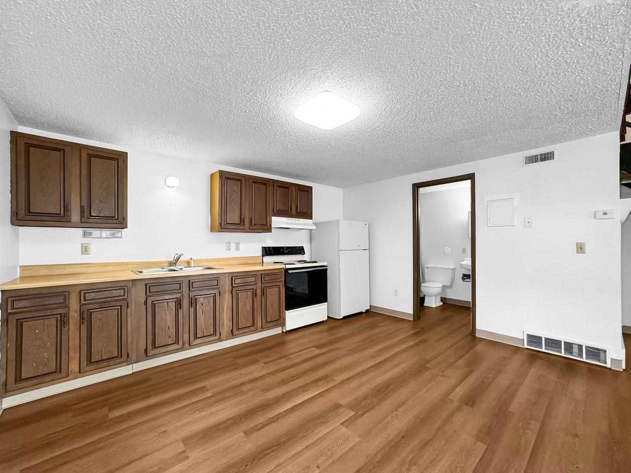 2317/2319 Knapp Street - Photo 7 of 18