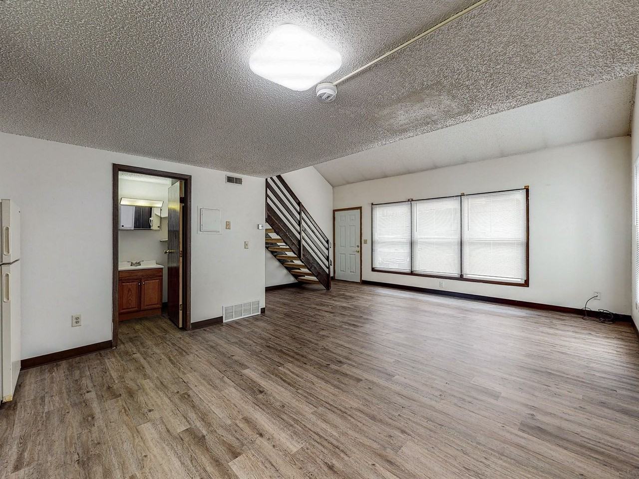 2317/2319 Knapp Street - Photo 7 of 16