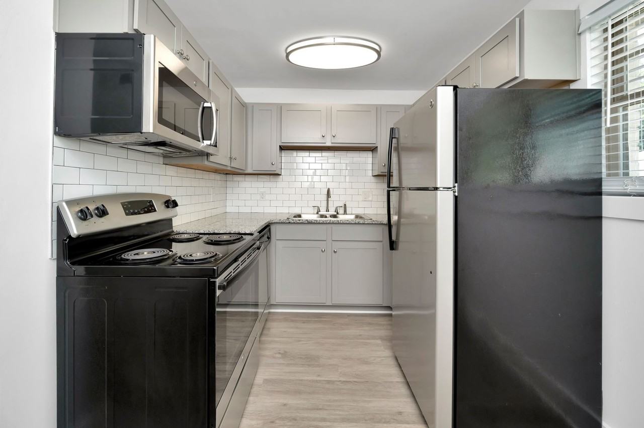 Monette - Photo 2 of 50