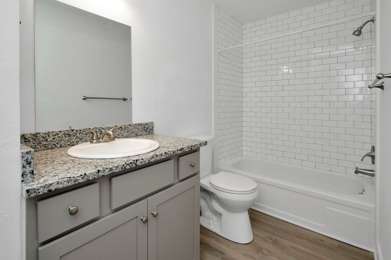 Monette - Photo 3 of 50