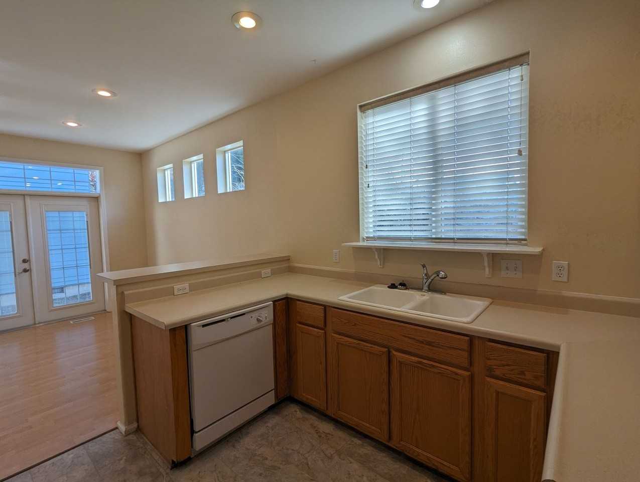 5226 Wales Dr - Photo 7 of 20