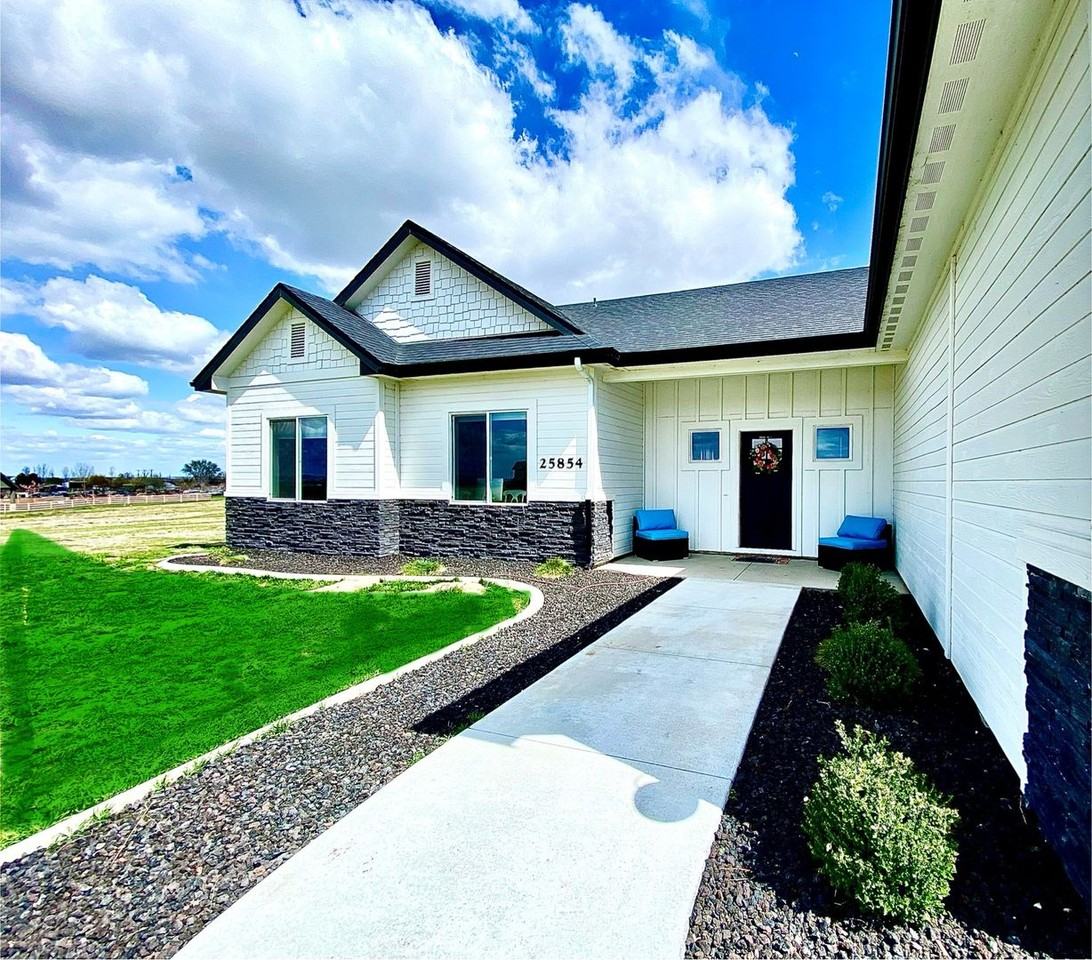 25854 Clydesdale Ln - Photo 3 of 50