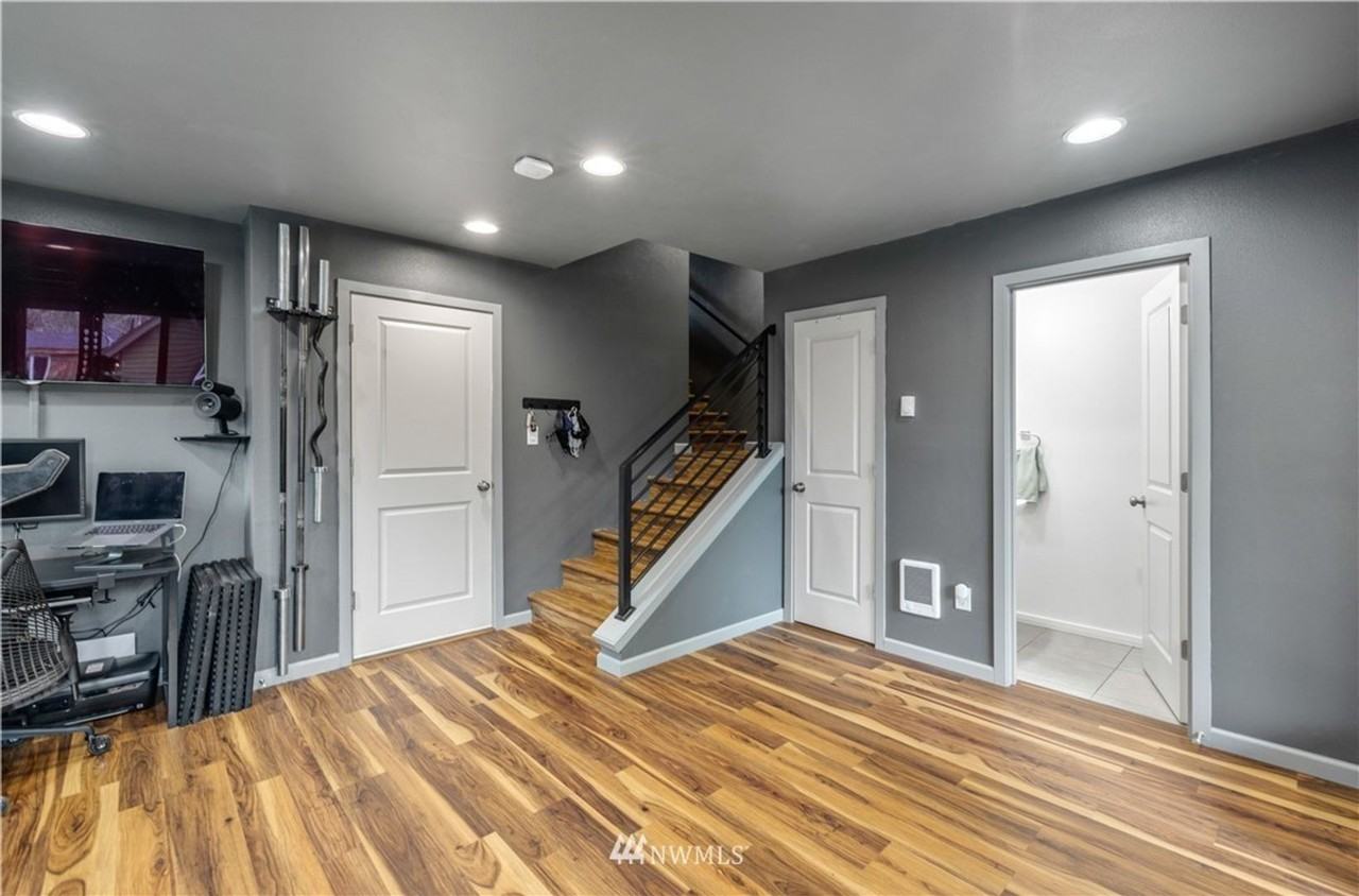 5206 Delridge Way Sw - Photo 3 of 28