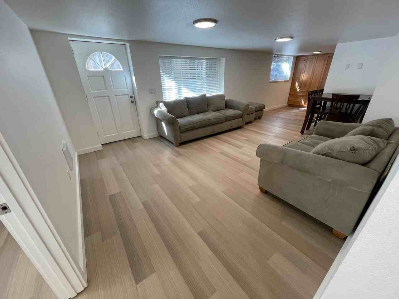 2427 Ne 9th Ave #B - Photo 4 of 14