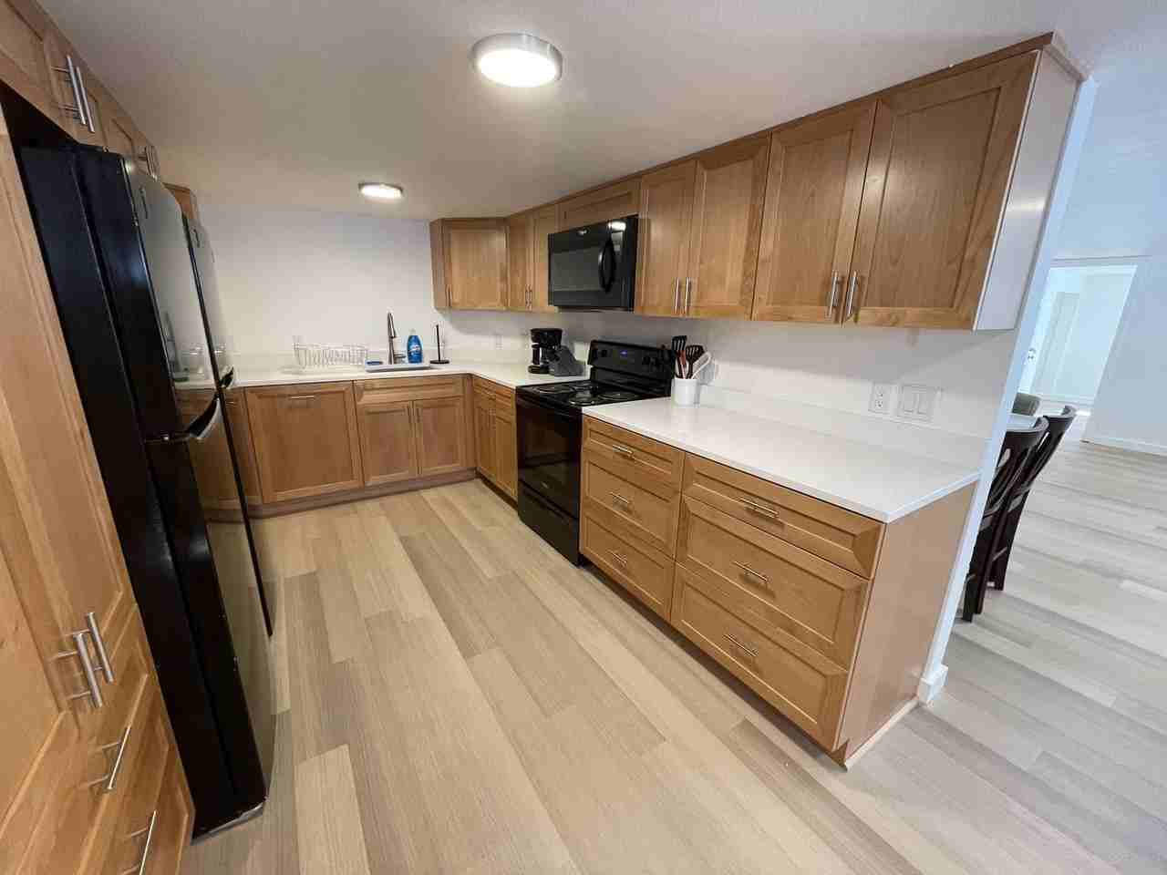 2427 Ne 9th Ave #B - Photo 7 of 14