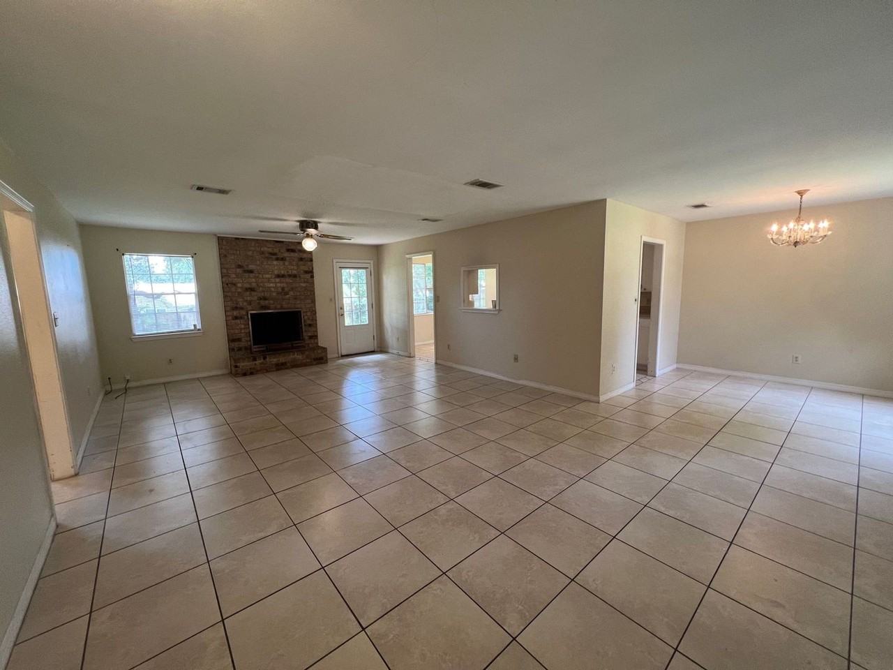 4945 Catalina Cir - Photo 3 of 25