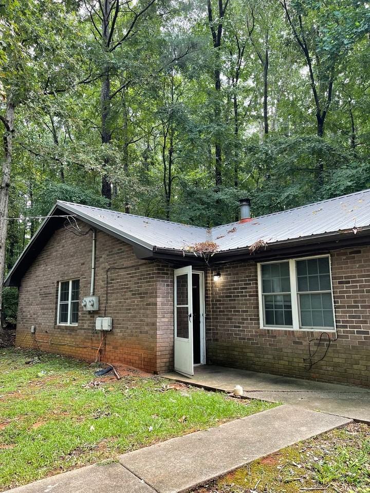 332 Edgewood Dr - Photo 2 of 15