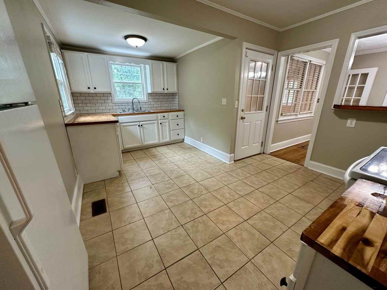 84 Willow Dr - Photo 3 of 11