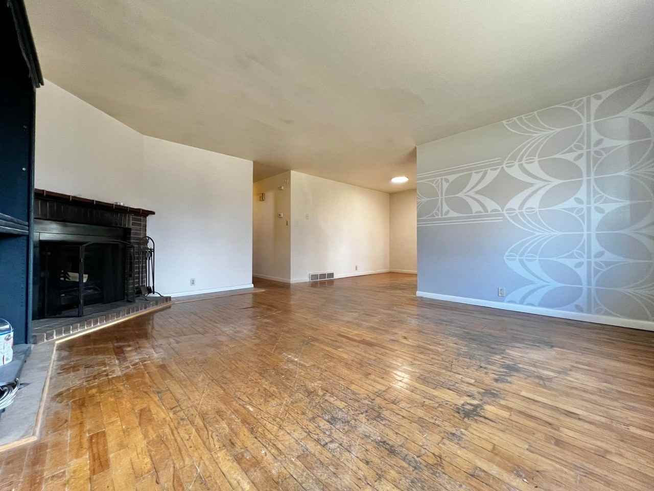 1044 Meadowbrook Dr - Photo 3 of 32