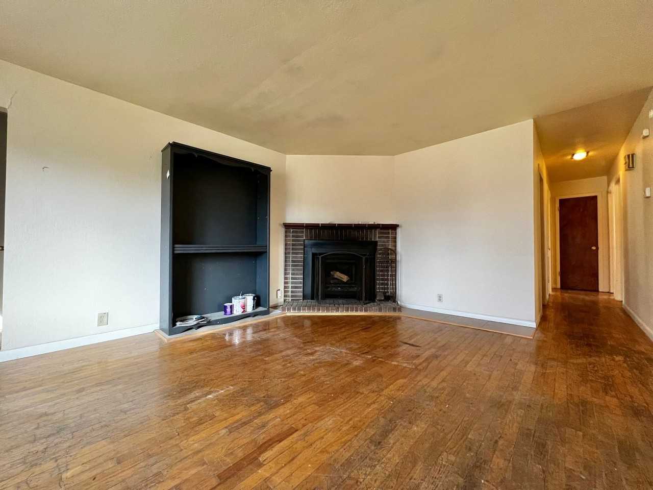 1044 Meadowbrook Dr - Photo 5 of 32