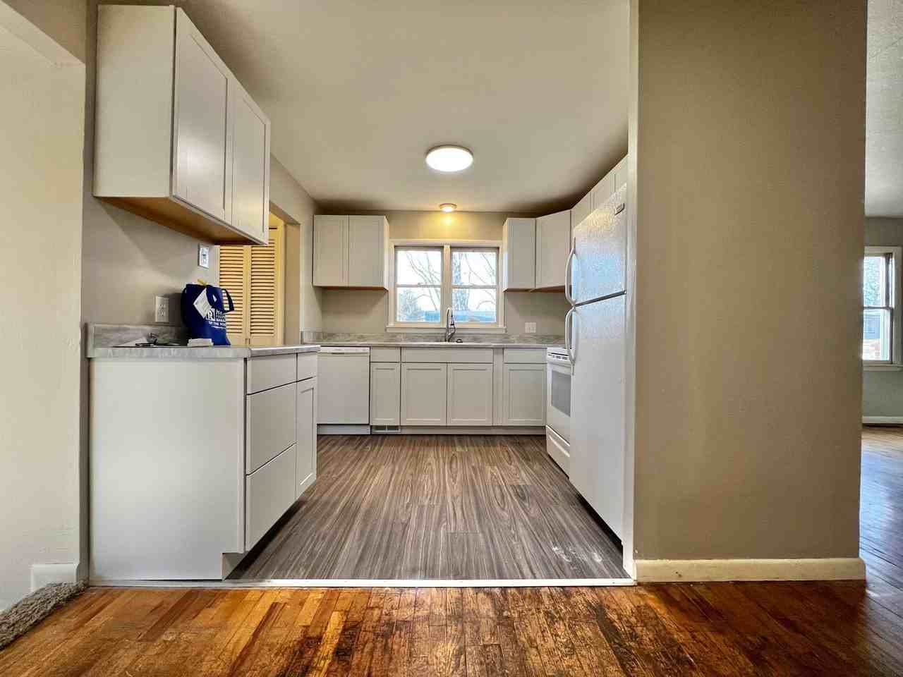 1044 Meadowbrook Dr - Photo 6 of 32