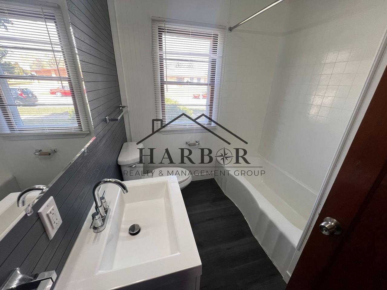 709 5th Ave Sw - Photo 5 of 15