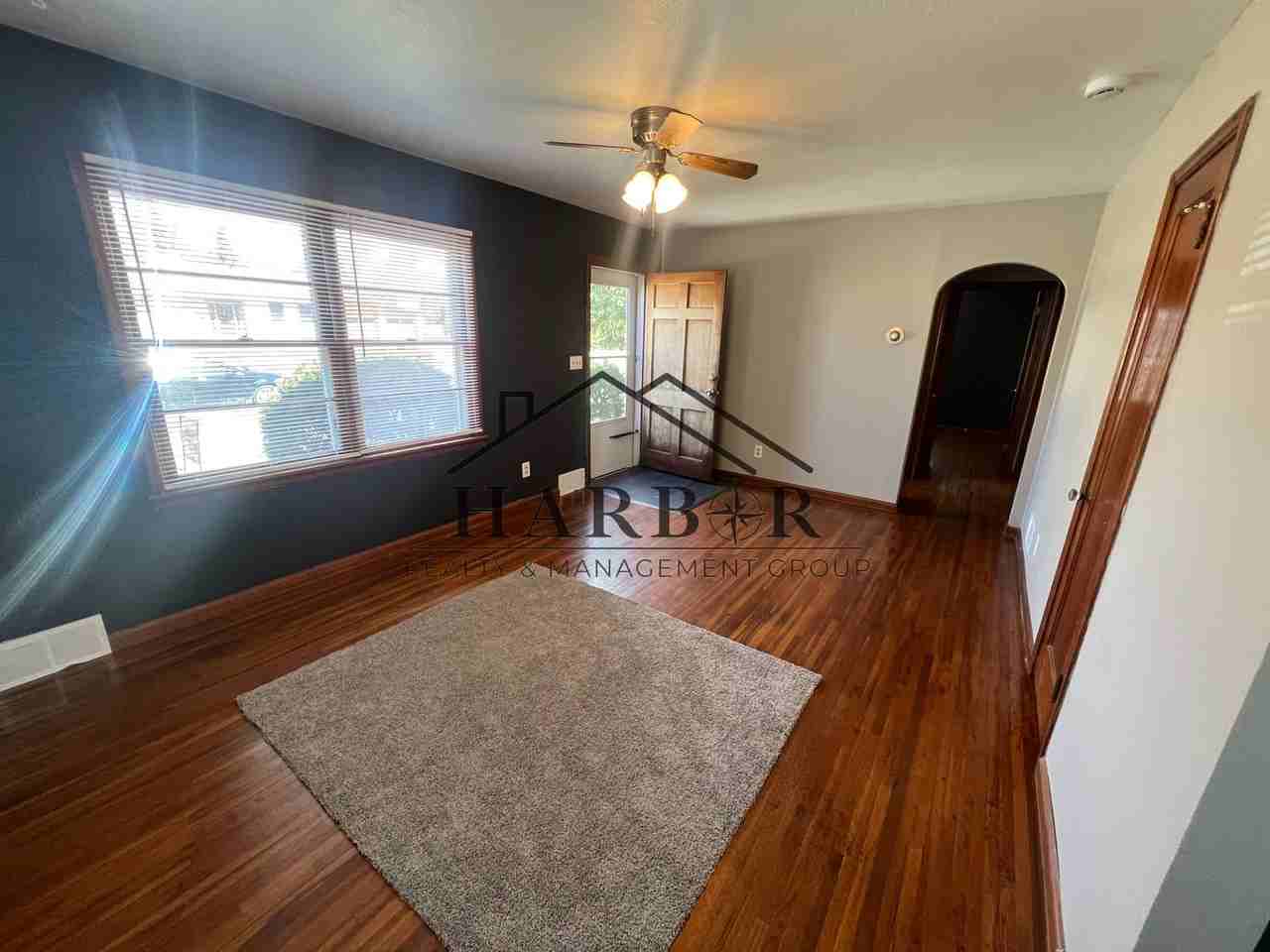 709 5th Ave Sw - Photo 6 of 15