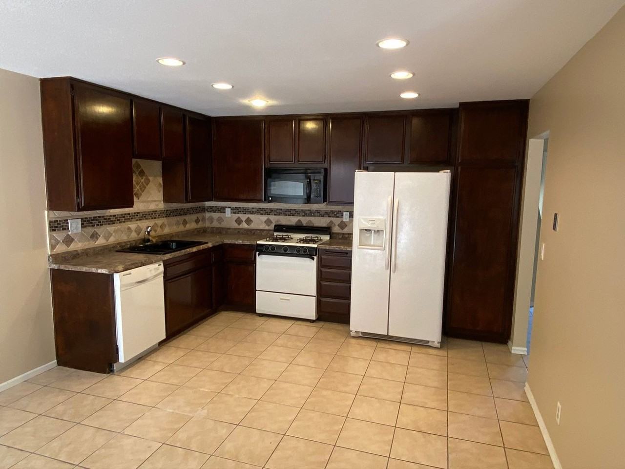 16735 Highfalls St - Photo 3 of 13