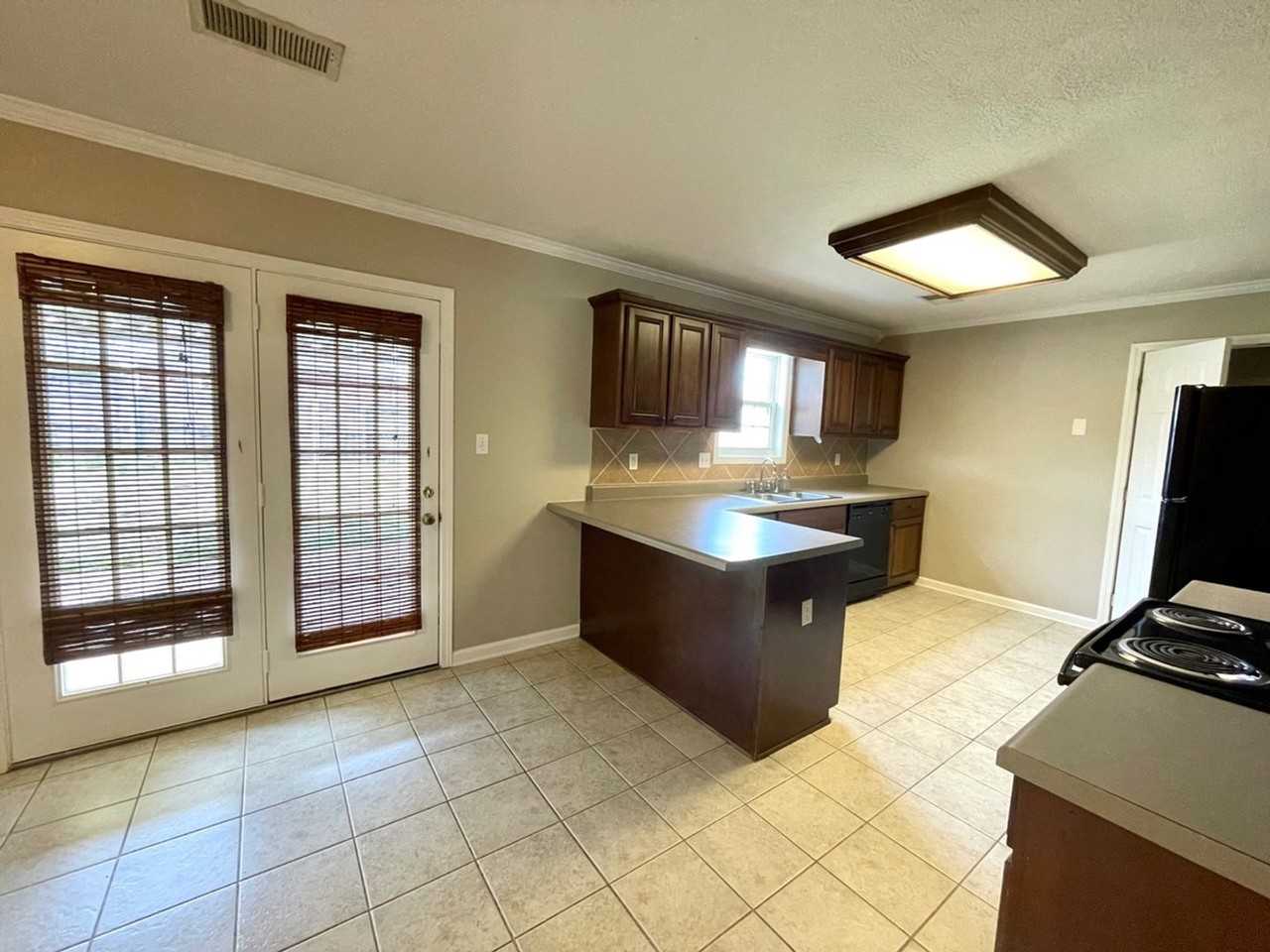 21 Mulbury Cv - Photo 3 of 23