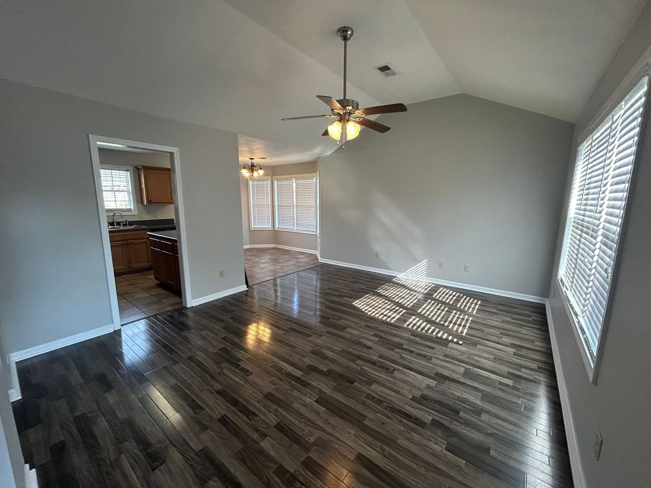 125 Farmdale Cv - Photo 2 of 14