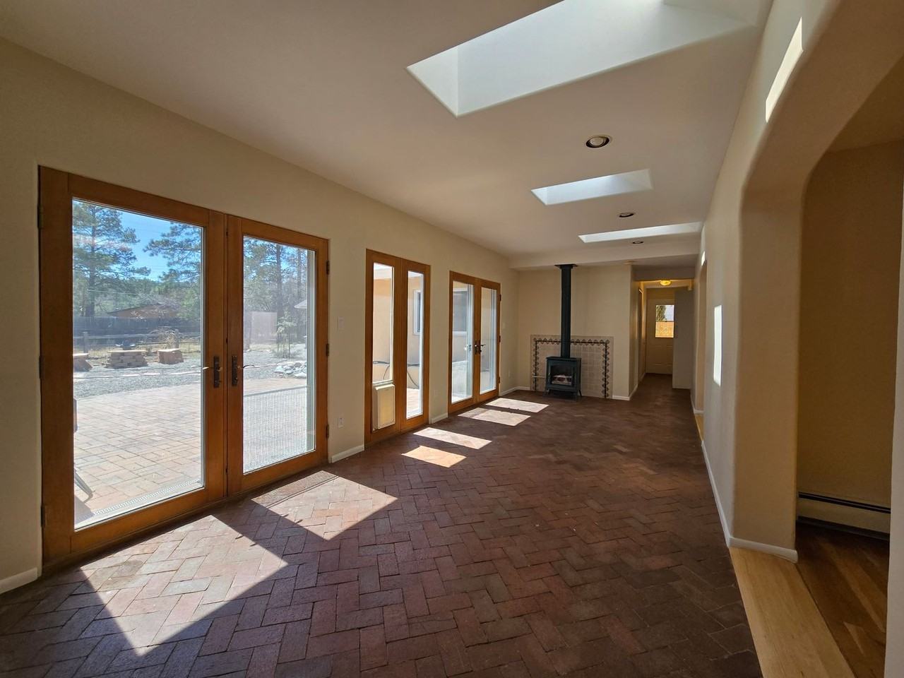 4557 Trinity Dr - Photo 4 of 42