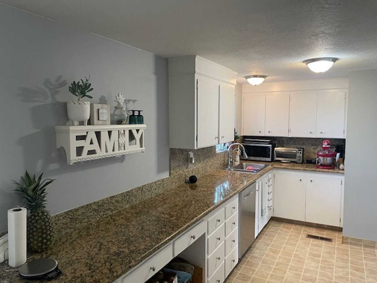 70 Westwood Dr - Photo 3 of 19