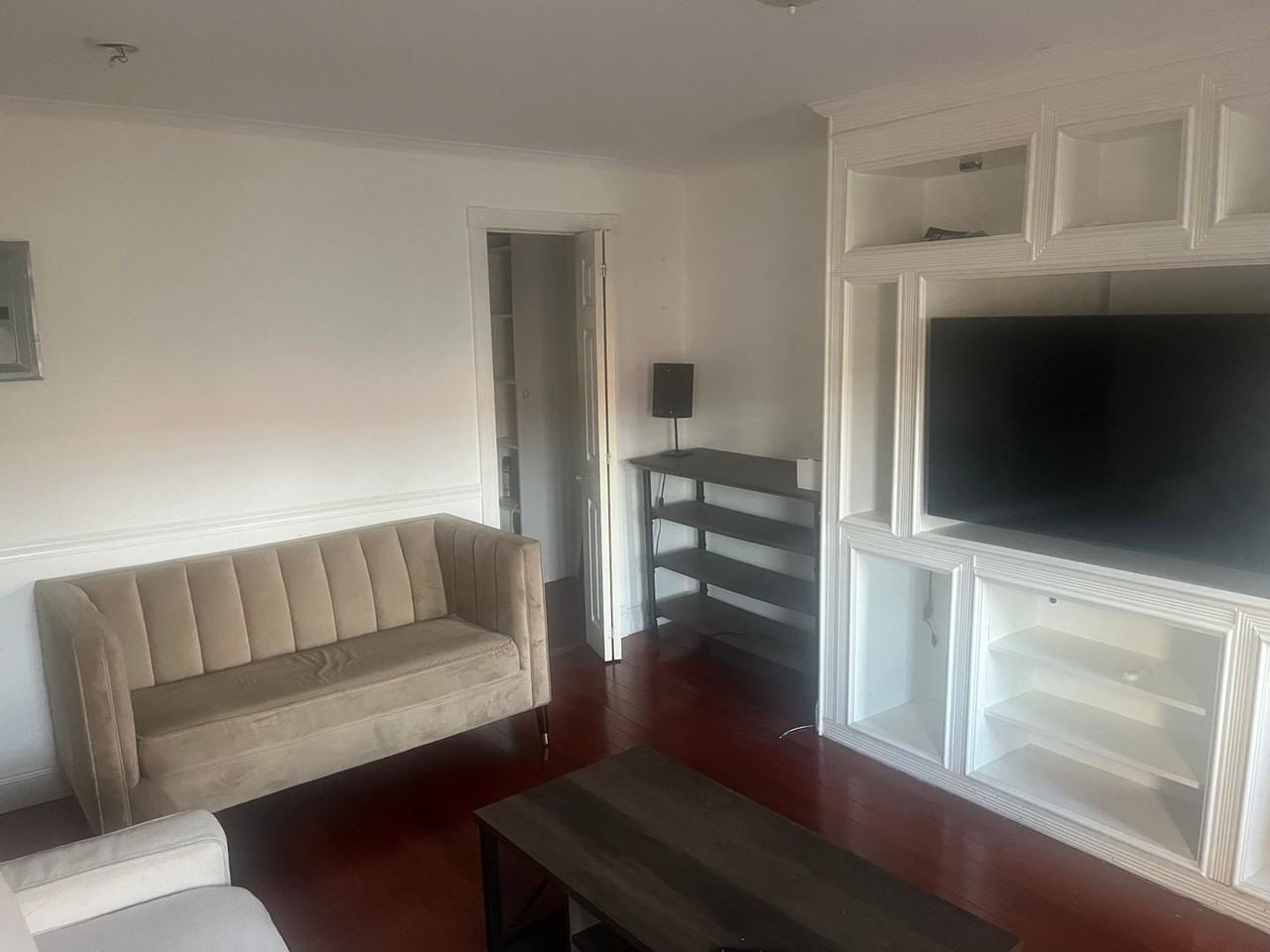 579 Putnam Ave - Photo 5 of 14