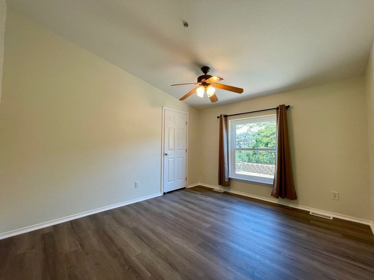 24023 Wildwood Glen Ln - Photo 3 of 14