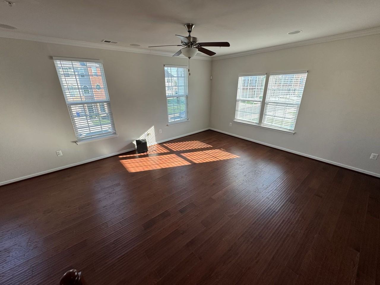 1689 Oneida St - Photo 3 of 37